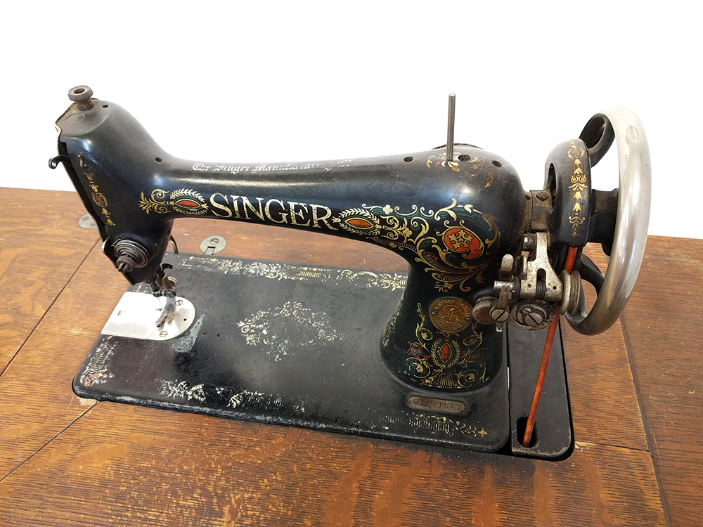 Vintage Singer Treadle Sewing Machine With Cabinet Used Equipment